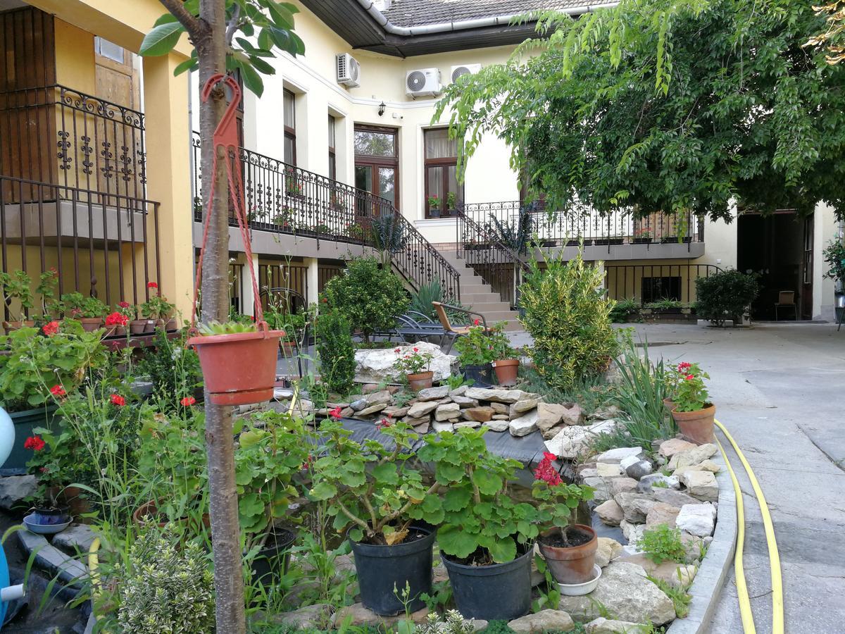 Budapest Garden Hotel Exterior photo