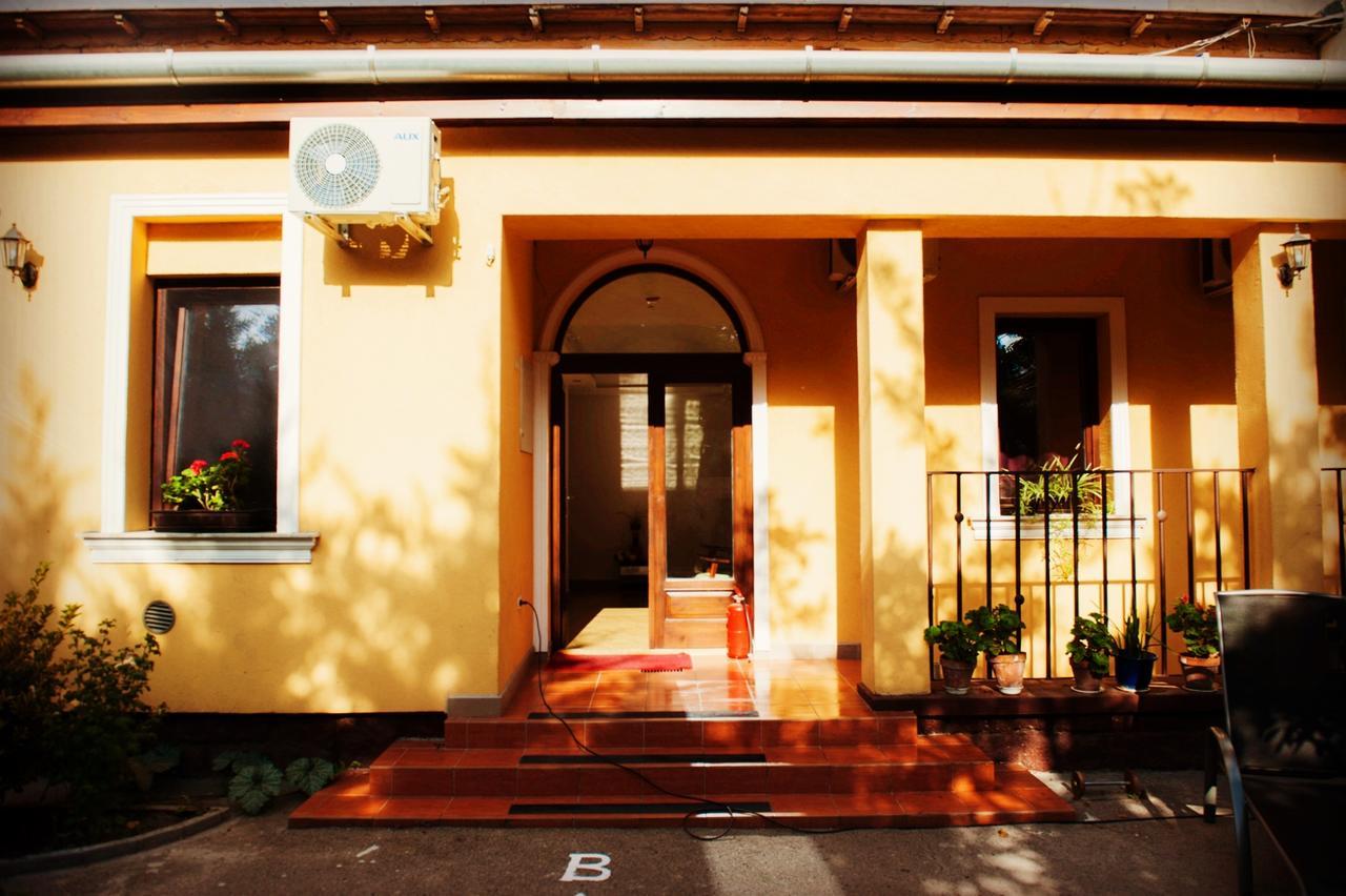 Budapest Garden Hotel Exterior photo